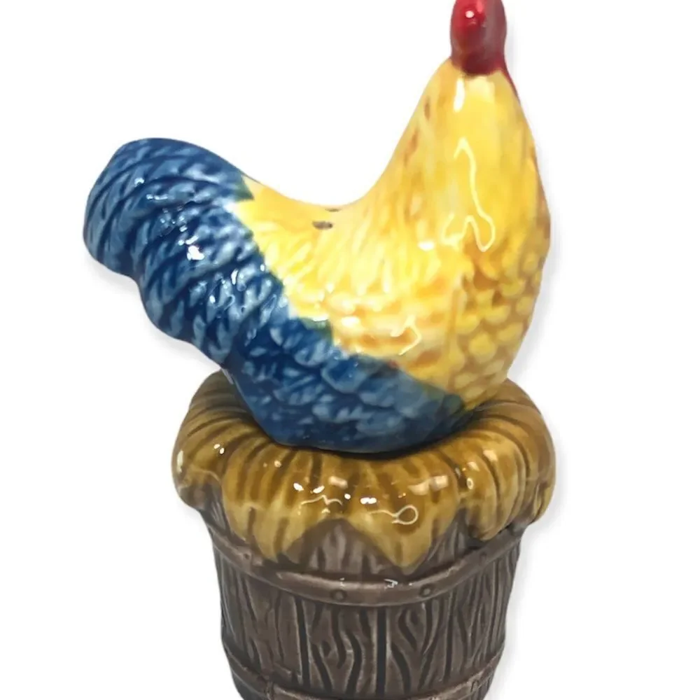Chicken on nest salt and pepper shakers by Cracker Barrel - Picture 2 of 3